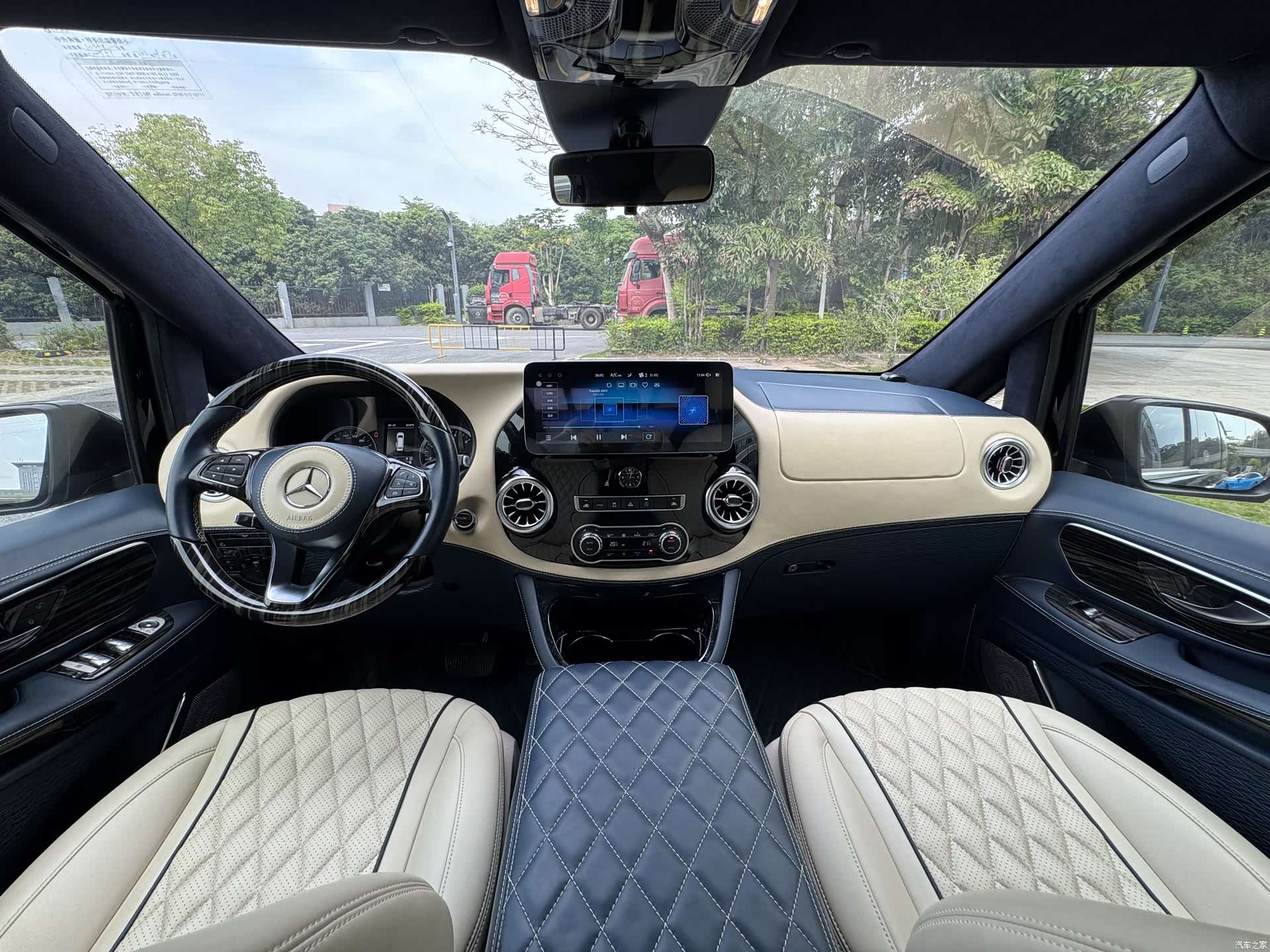 Mercedes-Benz 7, 2021 10