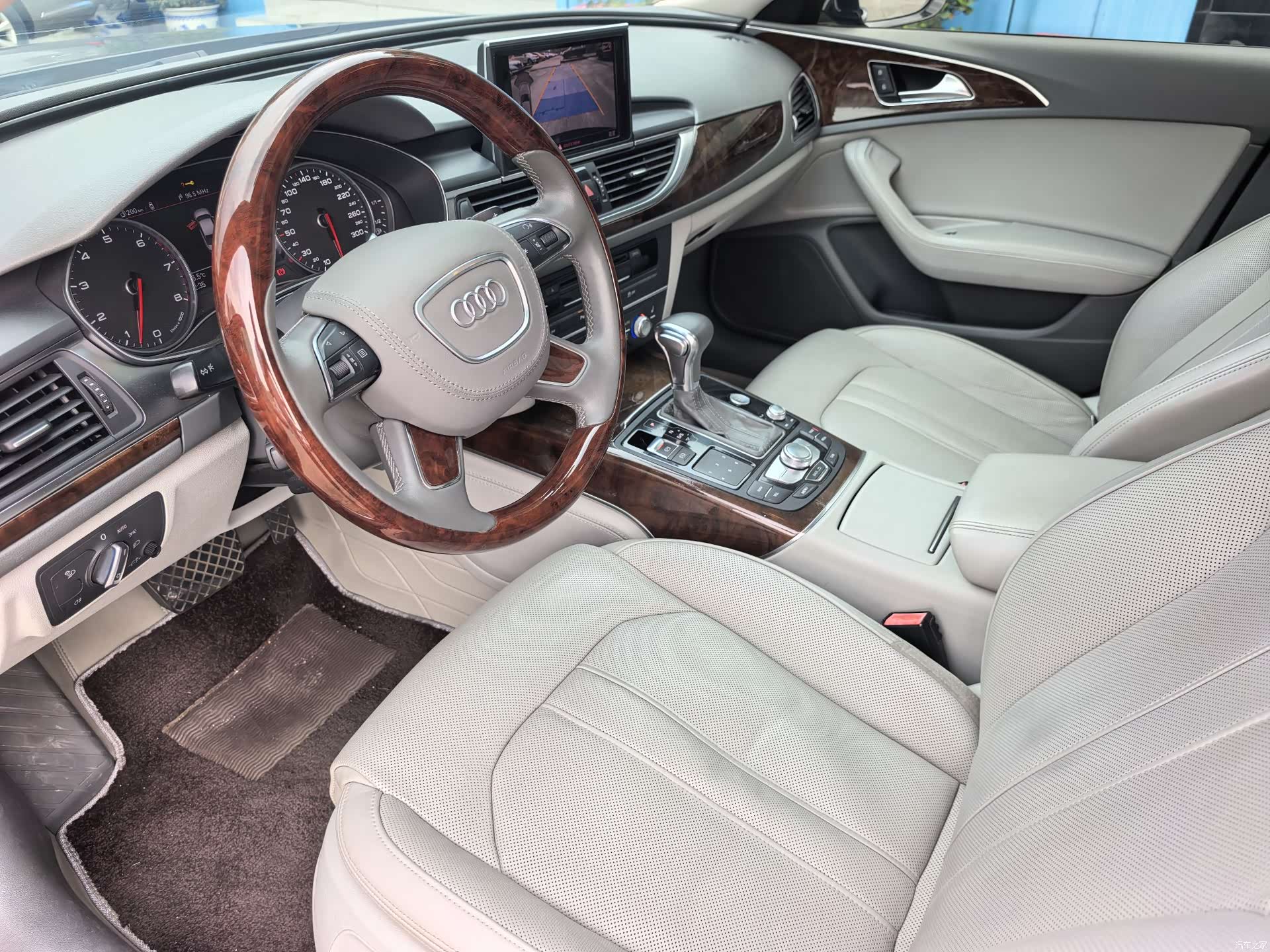 Audi A6L, 2012 12