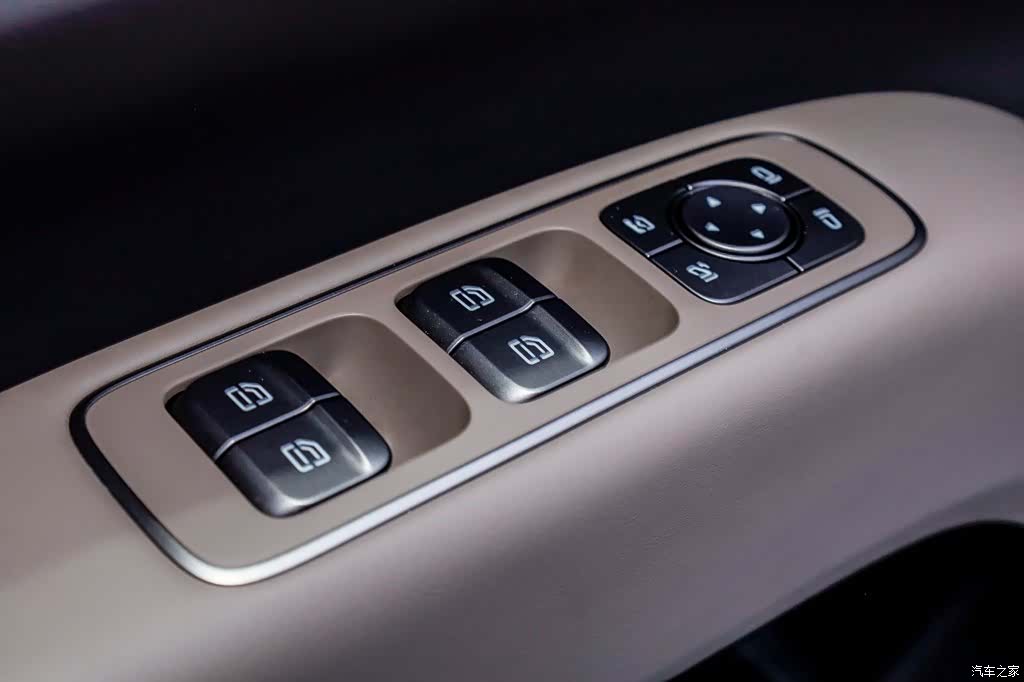 Li Auto i8, 2025 12
