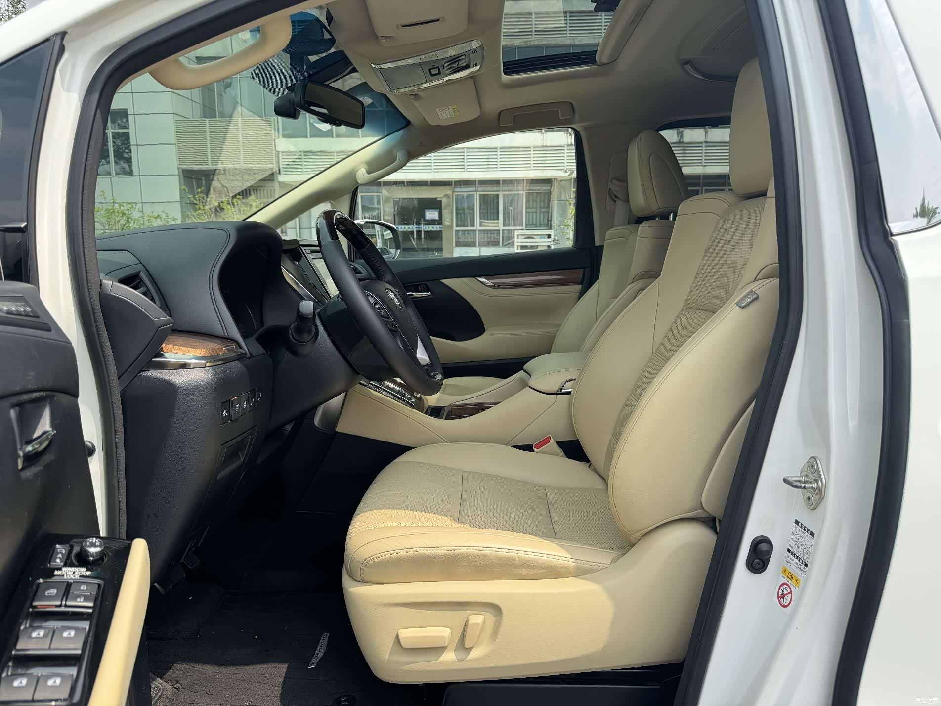 Toyota Alphard, 2016 все фото