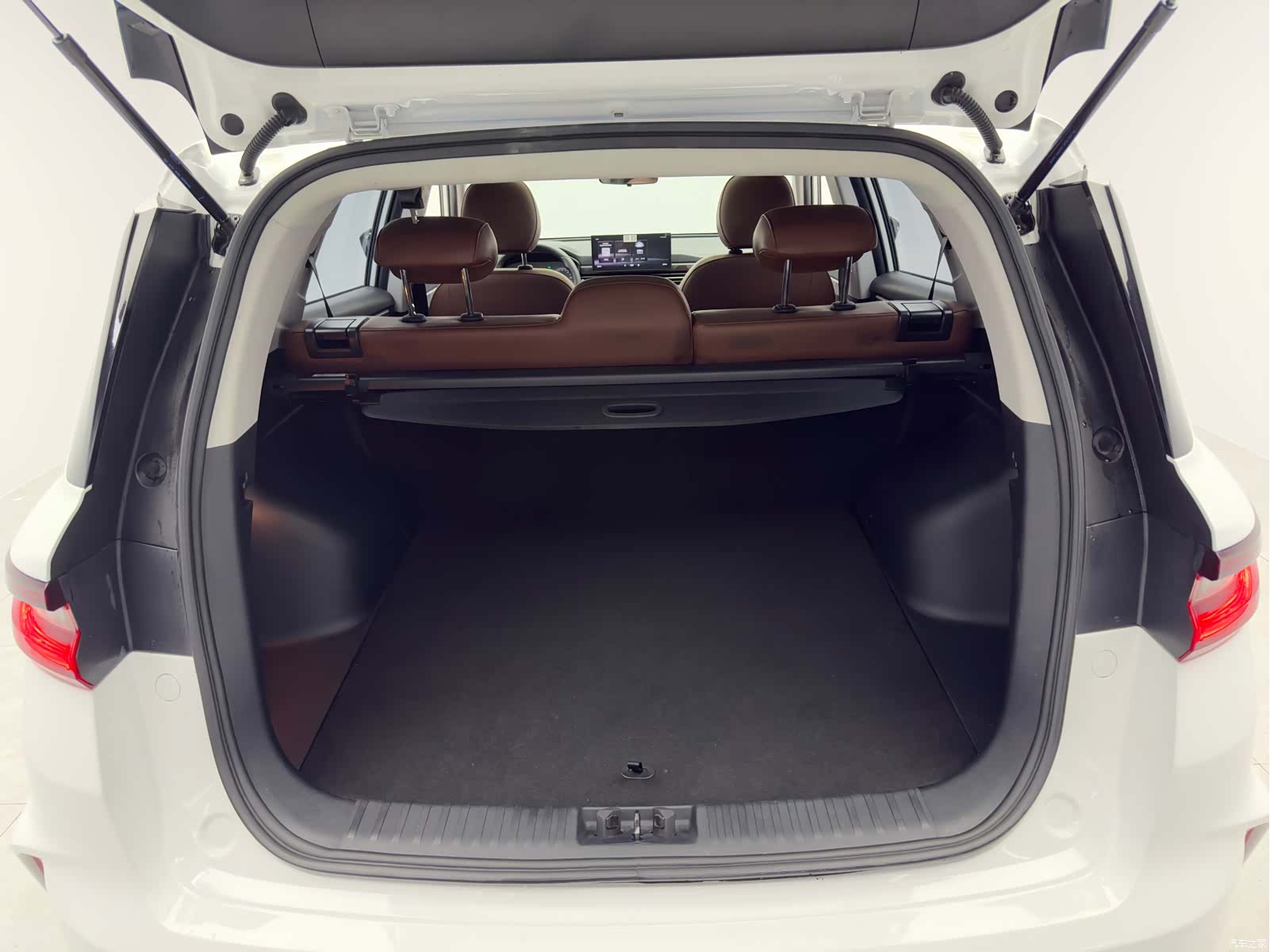 Geely X6, 2022 21