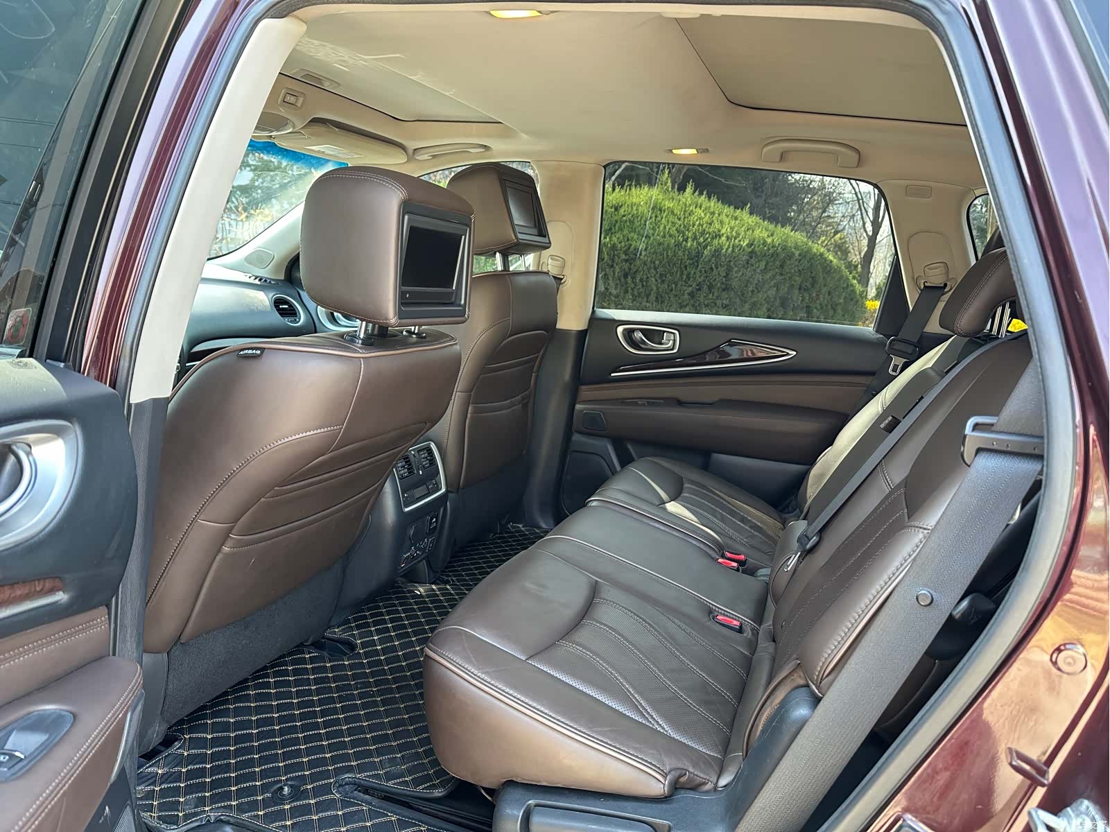 Infiniti JX35, 2014 4