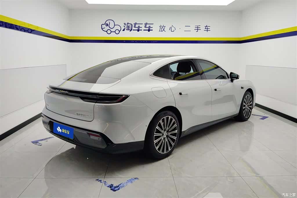 Geely 8, 2025 3