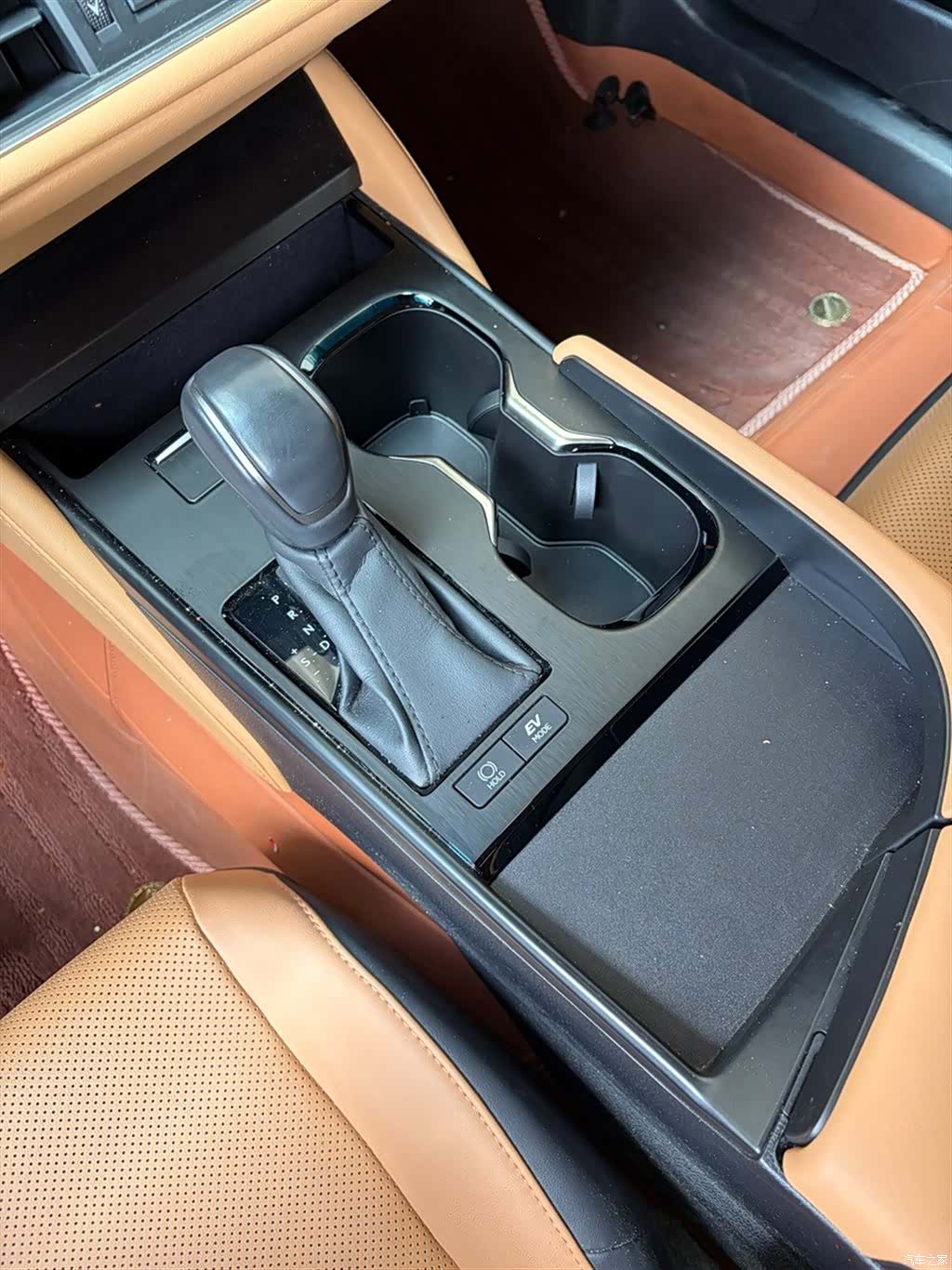 Lexus ES, 2025 14
