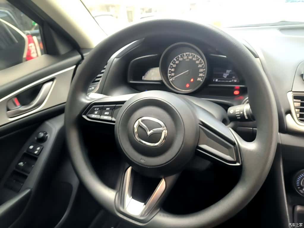 Mazda Mazda3, 2018 11