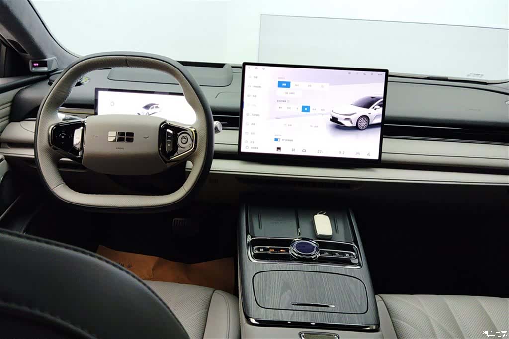 Geely 8, 2025 12