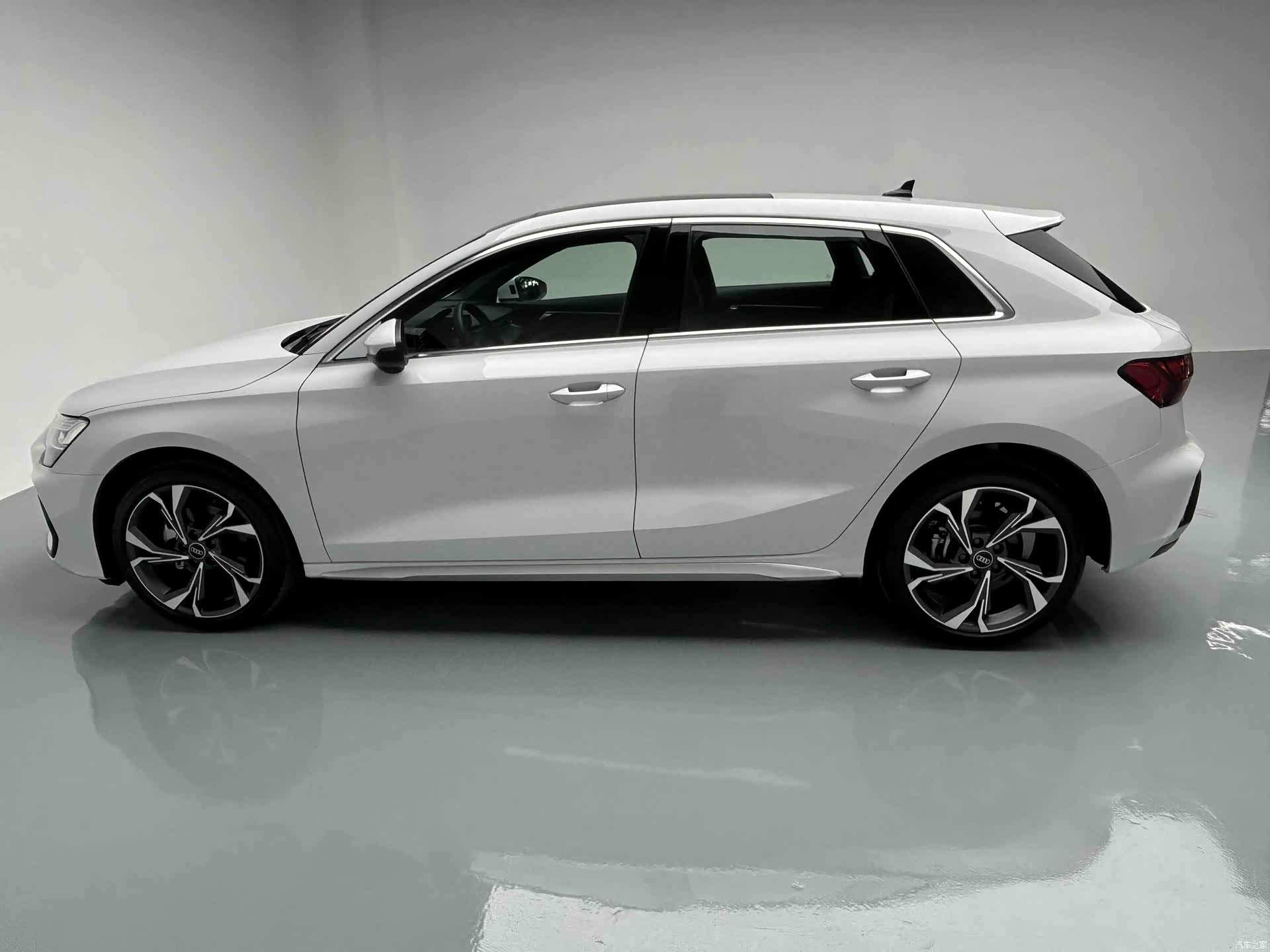 Audi Flying Spur, 2025 11