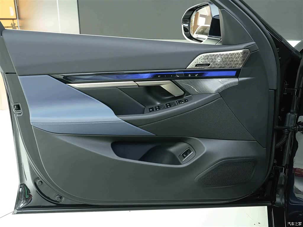 BMW 5 Series, 2025 15