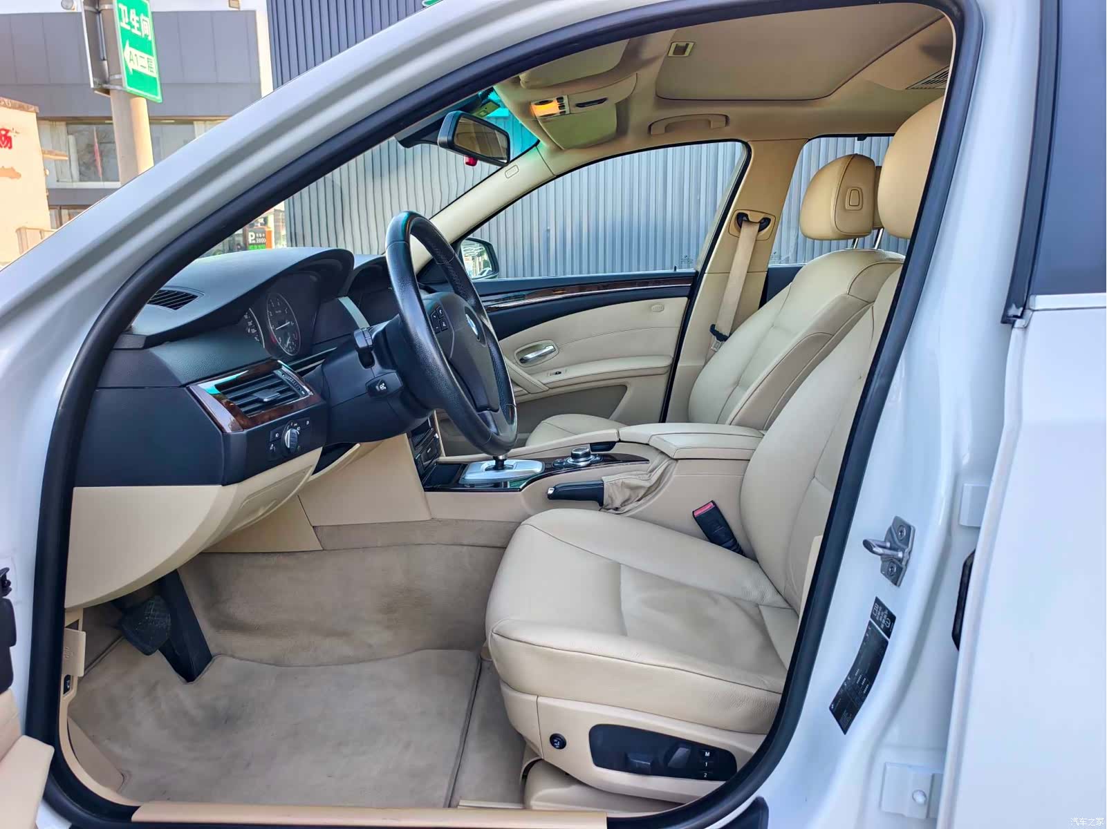 BMW 5 Series, 2010 10