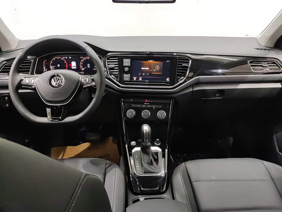 Volkswagen T-ROC exploring Songs