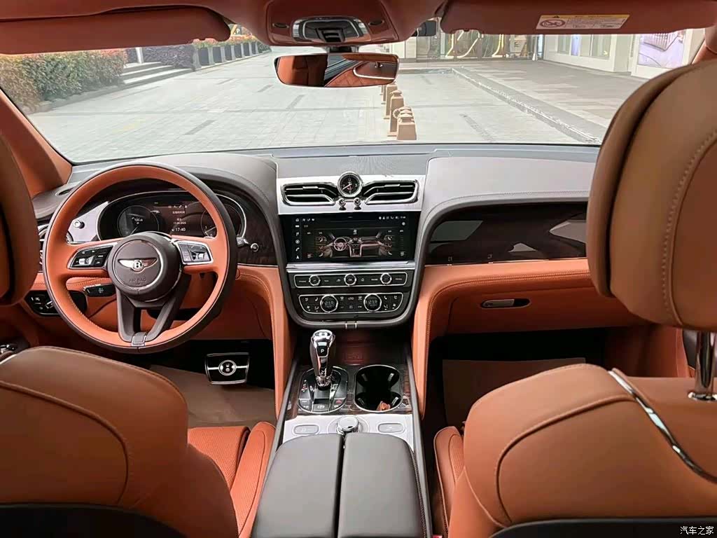 Bentley Bentayga, 2022 7