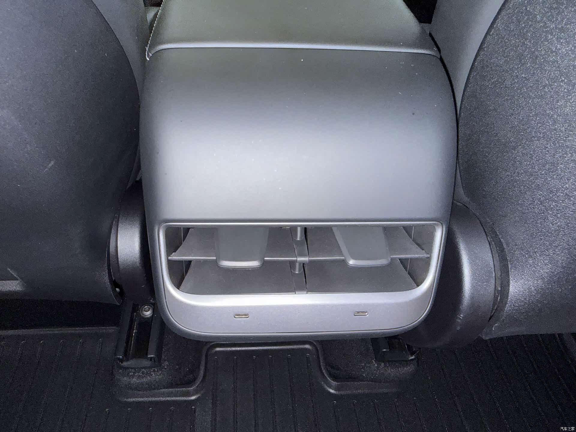 Tesla Model Y, 2023 9