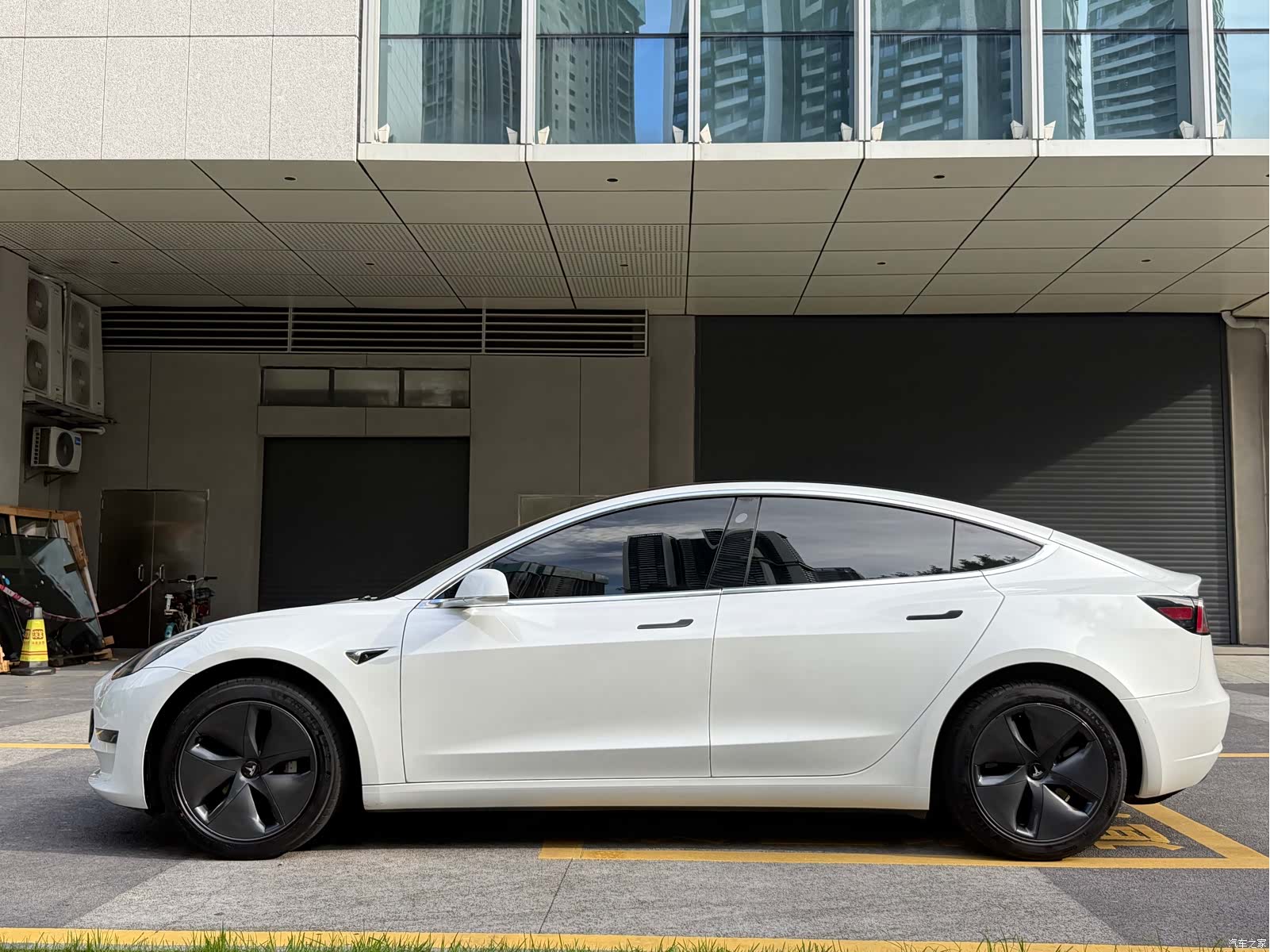 Tesla Model 3, 2020 13