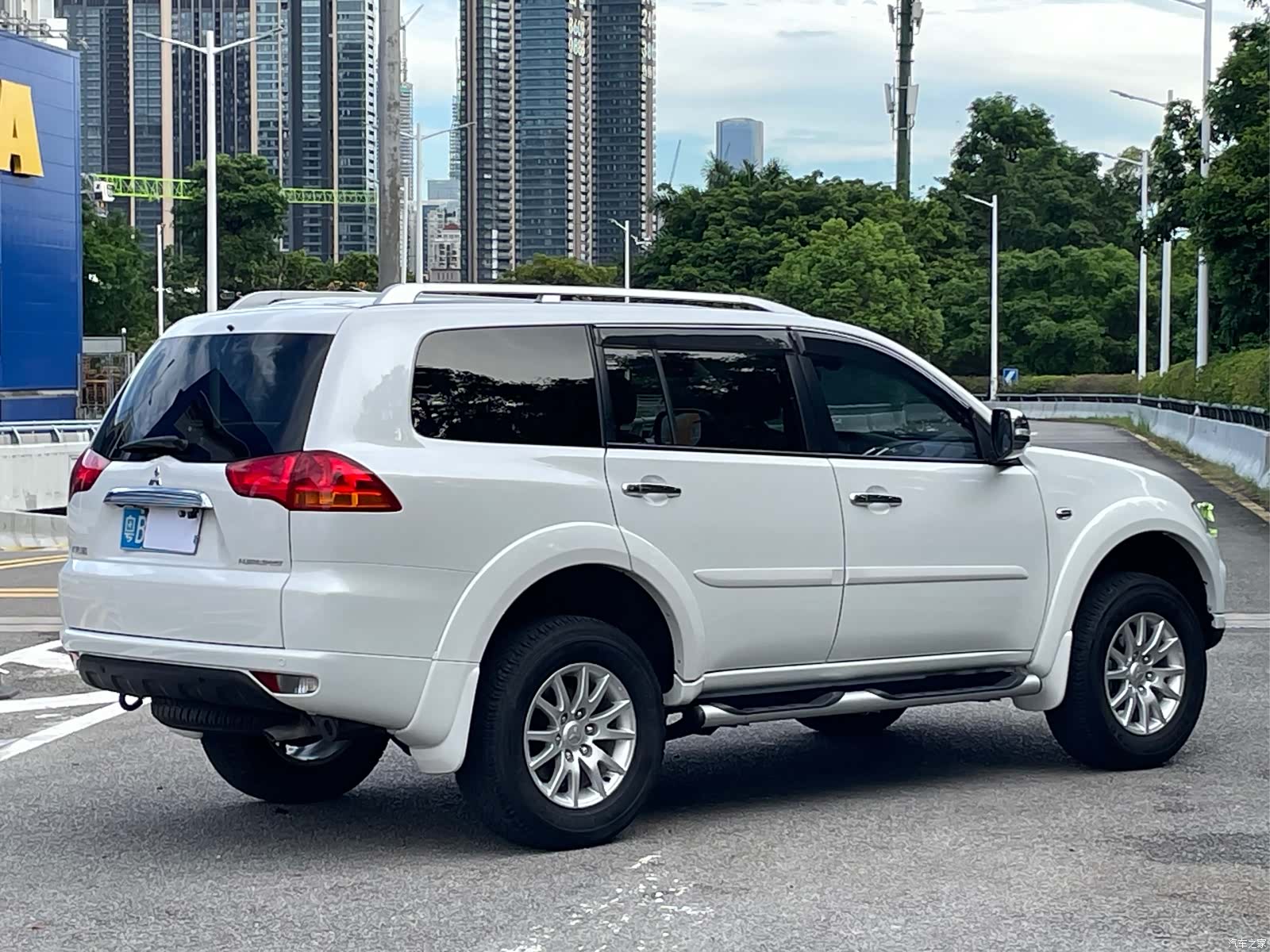 Mitsubishi Pajero, 2015 3
