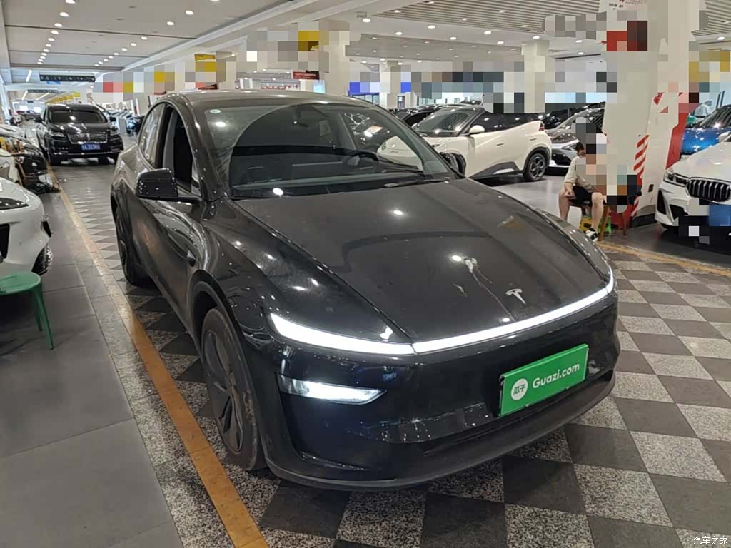 Tesla Model Y, 2025 4
