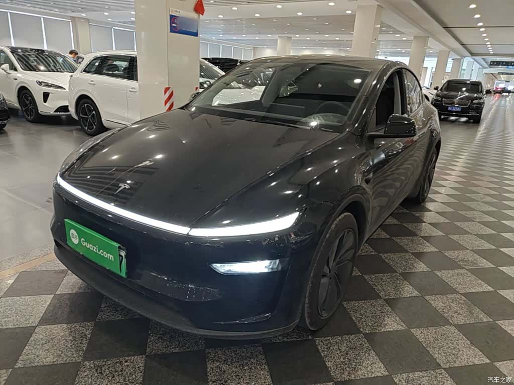 Tesla Model Y, 2025 1