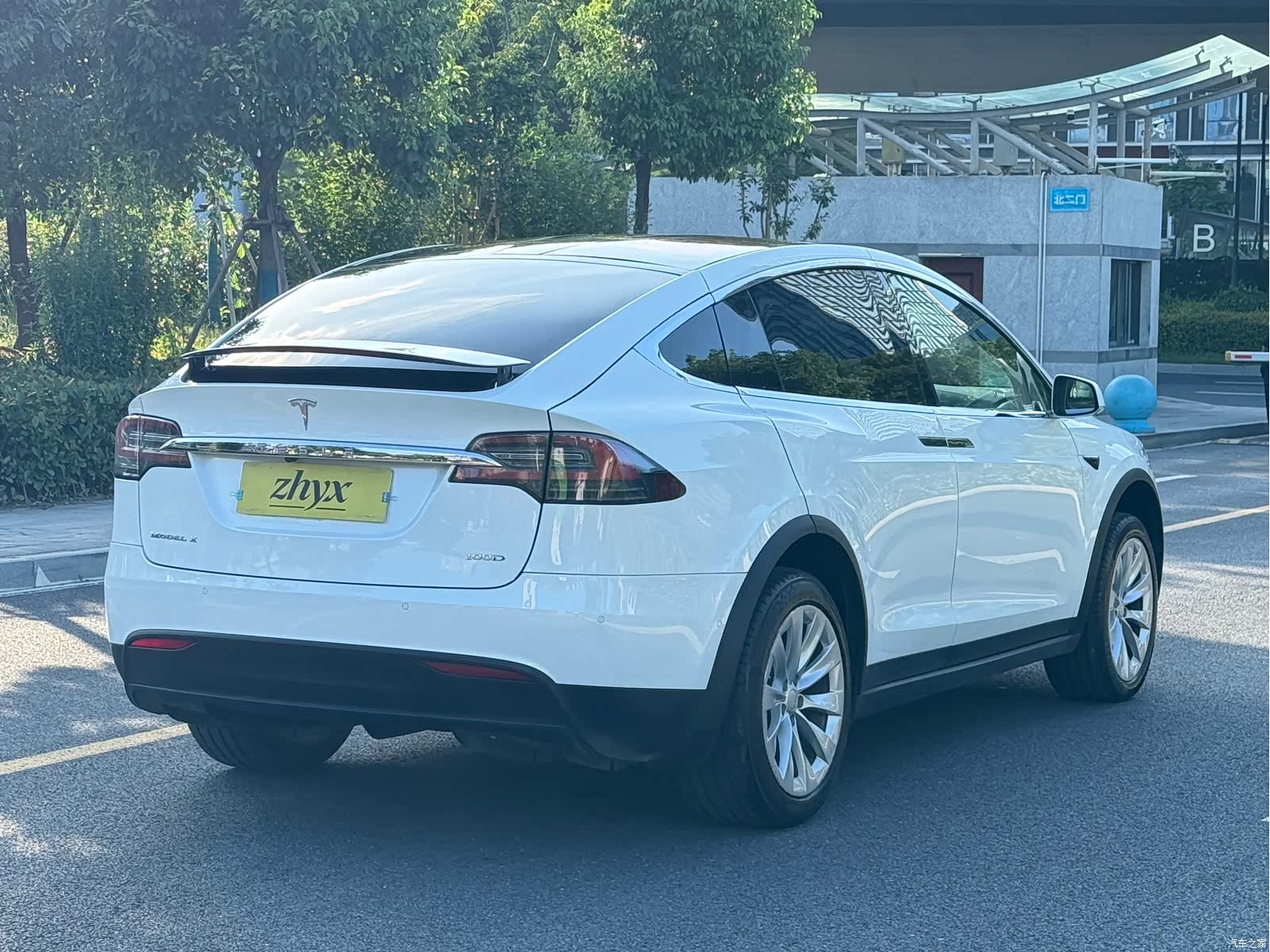 Tesla Model X, 2017 23