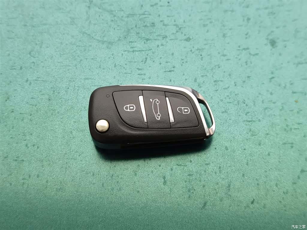 Toyota YARiS L, 2015 19