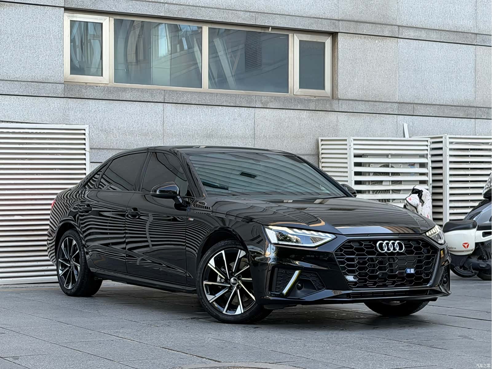 Audi A4L, 2023 1