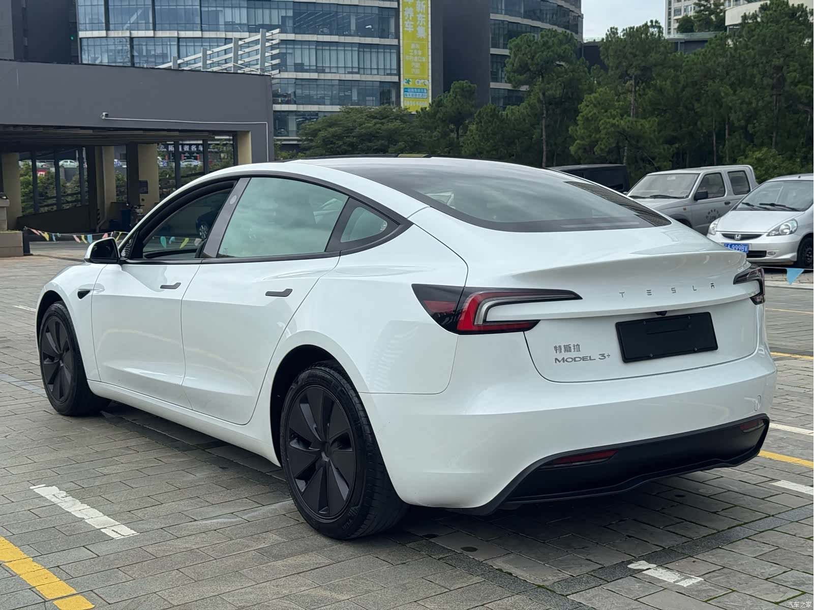 Tesla Model 3, 2025 13