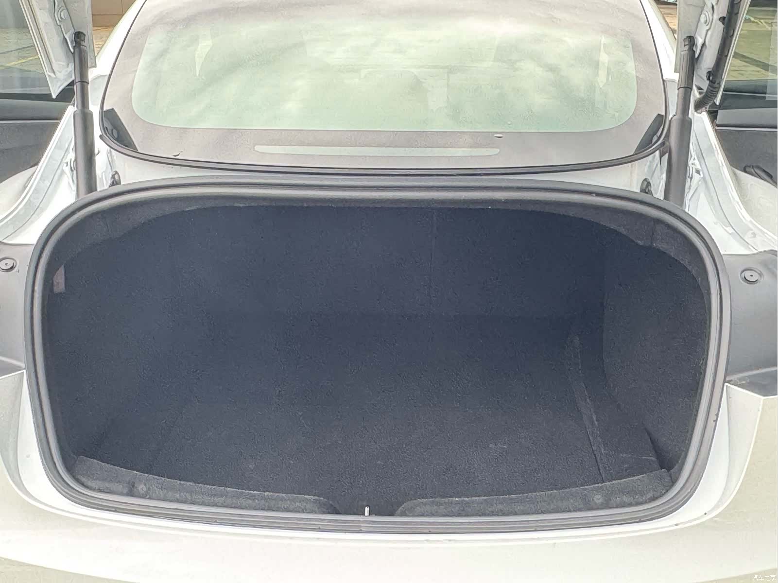 Tesla Model 3, 2025 28