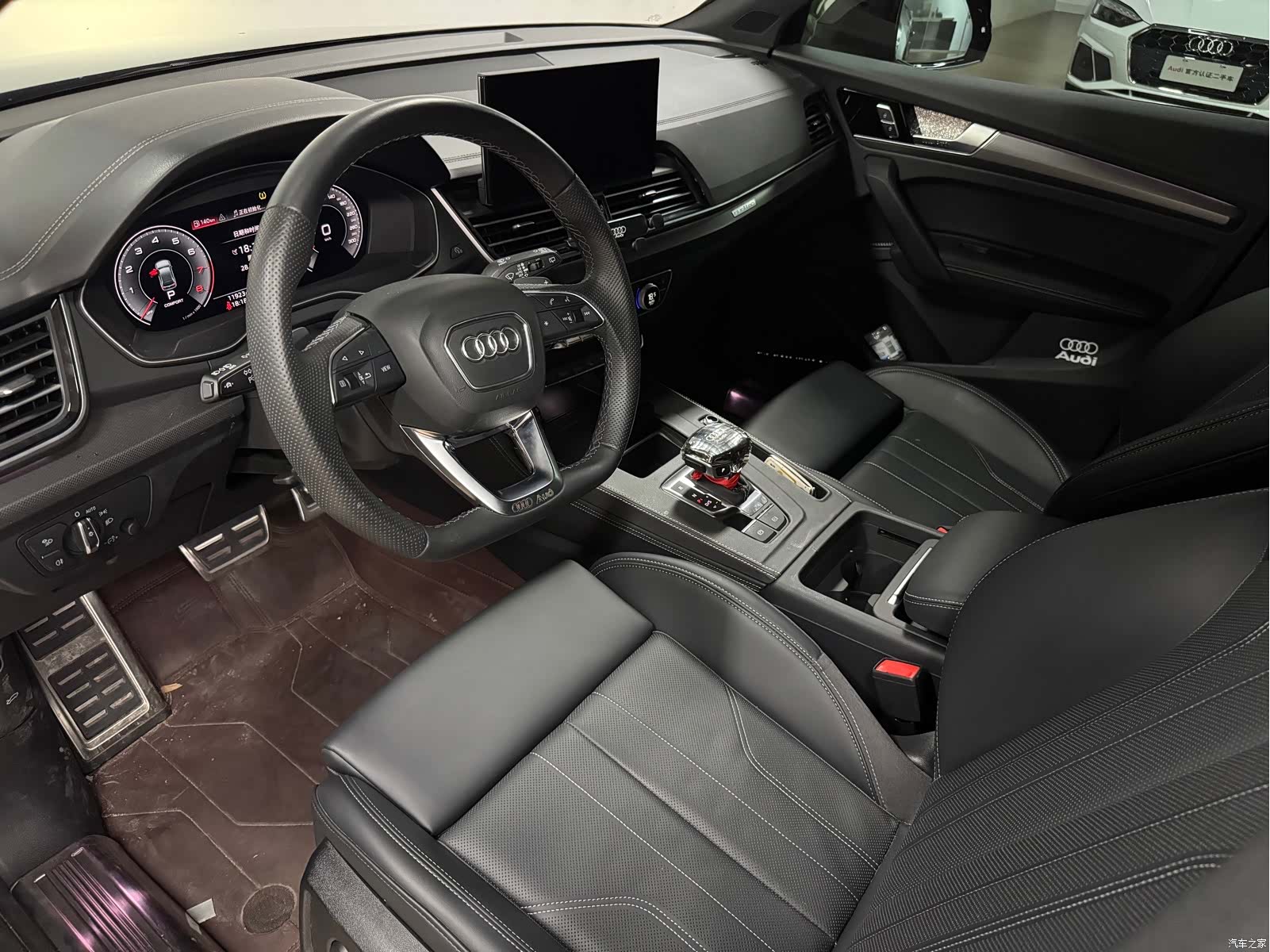 Audi Q5L, 2025 10