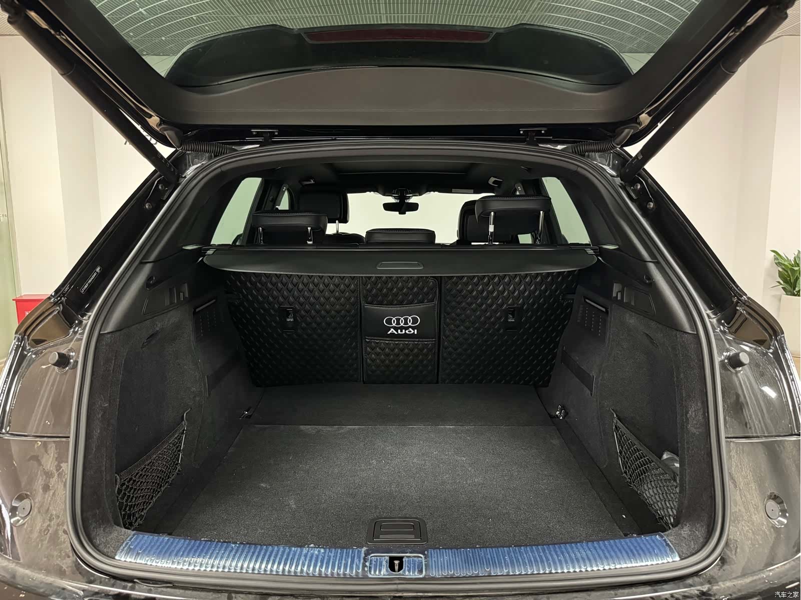 Audi Q5L, 2025 6