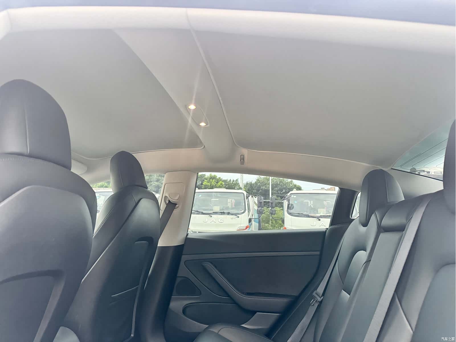 Tesla Model 3, 2020 13