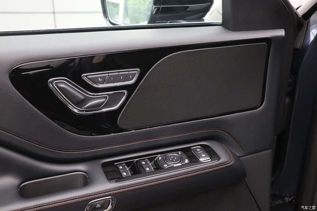 Lincoln Aviator, 2023 11