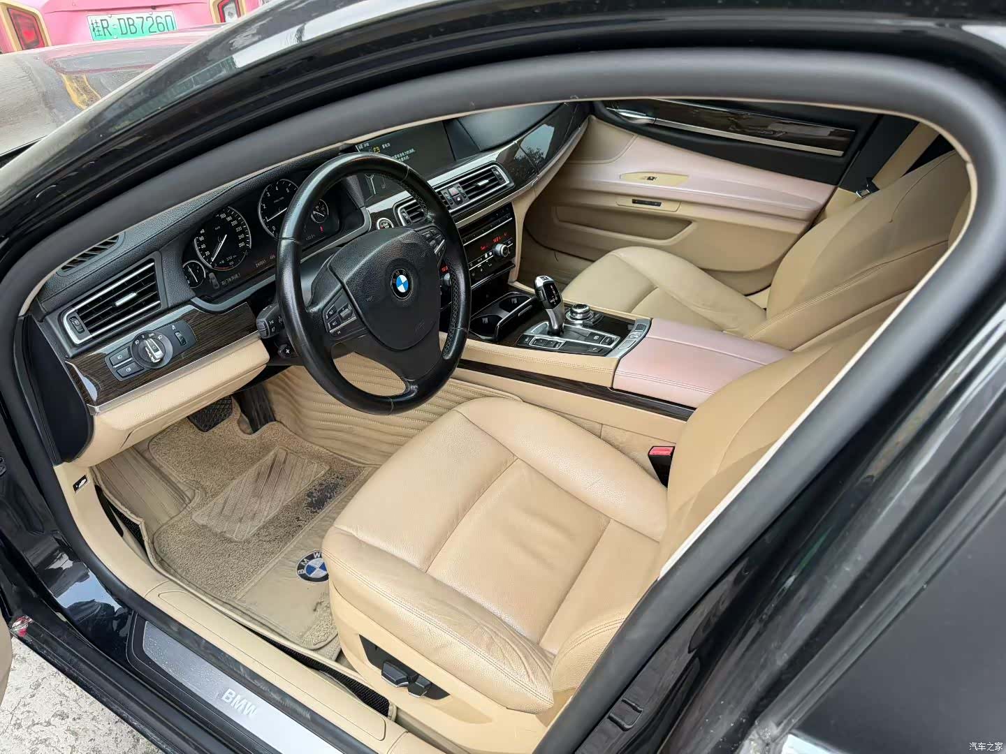 BMW 7 Series, 2011 6