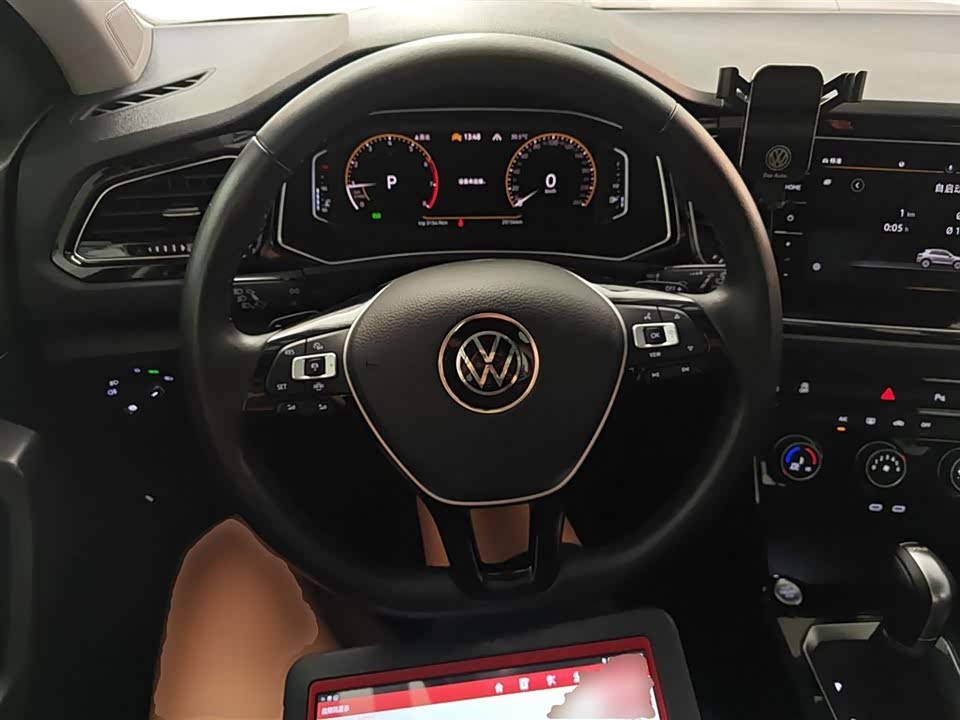 Volkswagen T-ROC exploring Songs