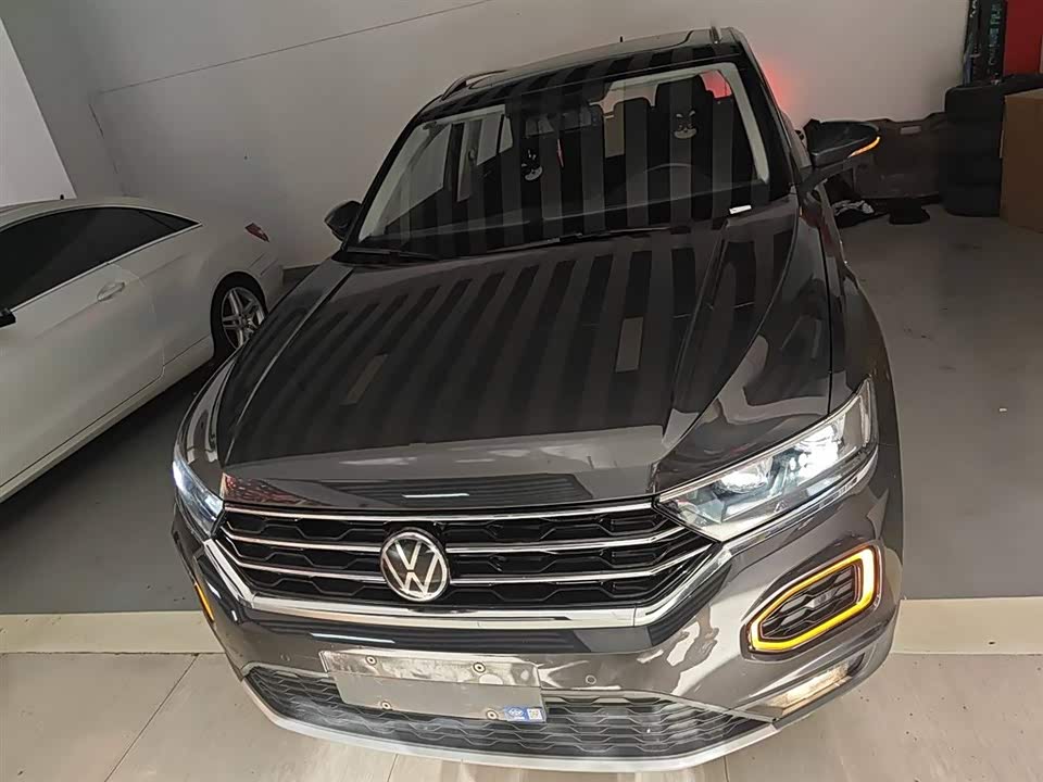 Volkswagen T-ROC exploring Songs