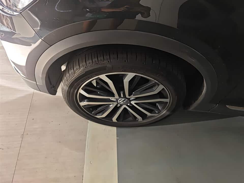 Volkswagen T-ROC exploring Songs