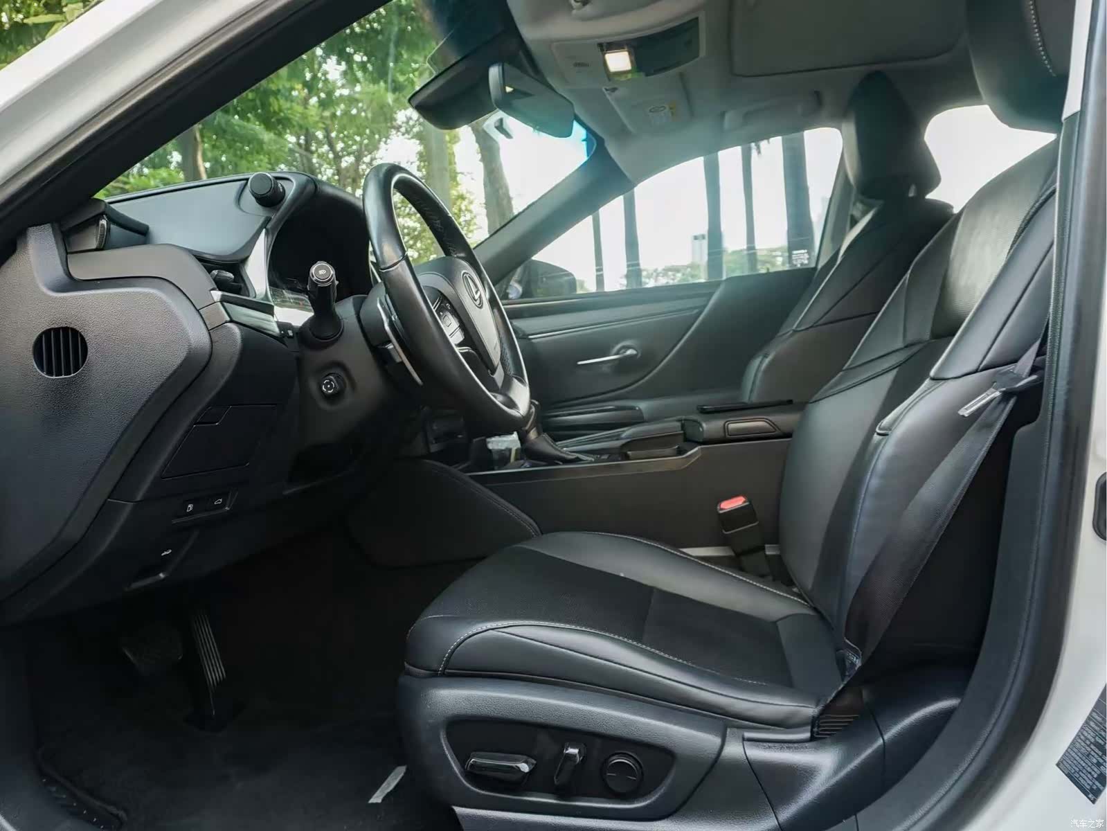 Lexus ES, 2019 9