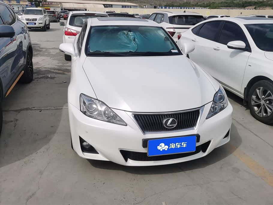 Lexus IS