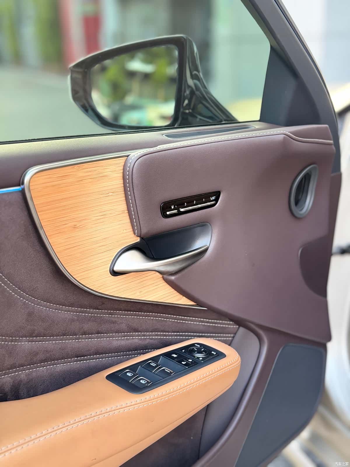 Lexus LS, 2019 9