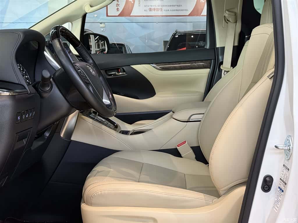 Toyota Vellfire, 2021 11