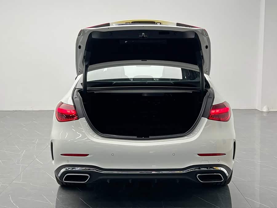Mercedes-Benz C-Class 2025, фото 9