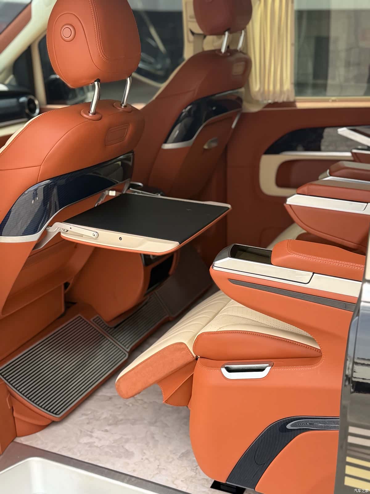 Mercedes-Benz V-Class, 2023 14