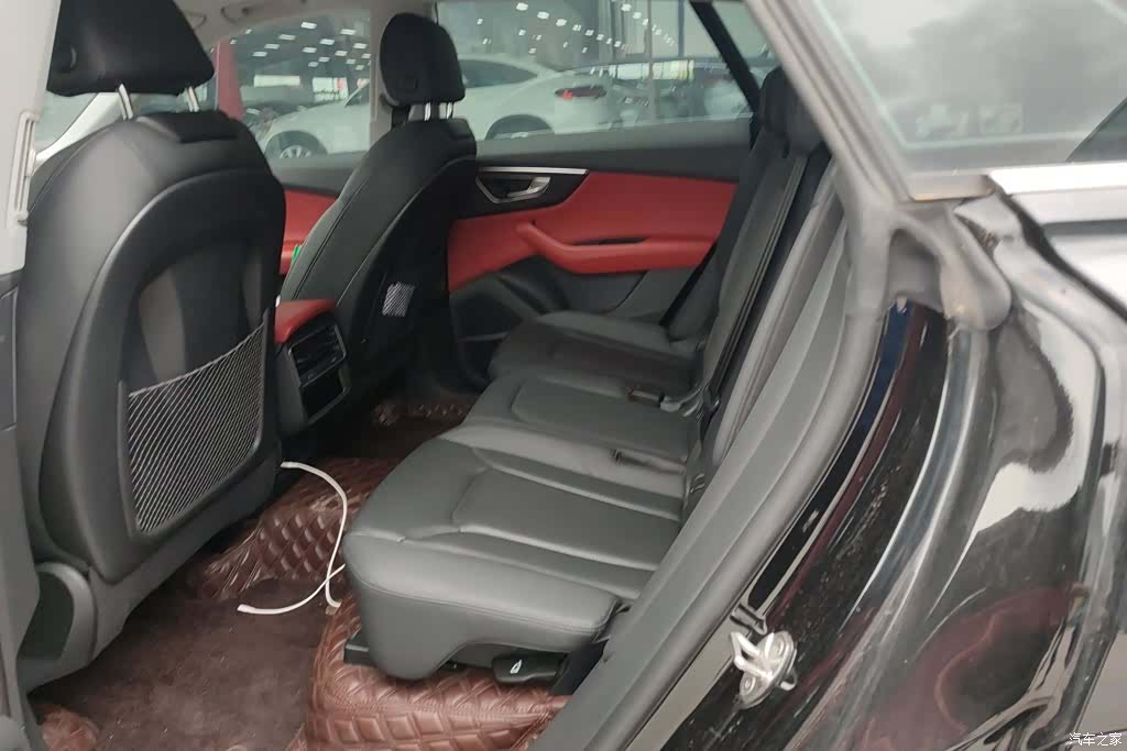 Audi Q8, 2022 11