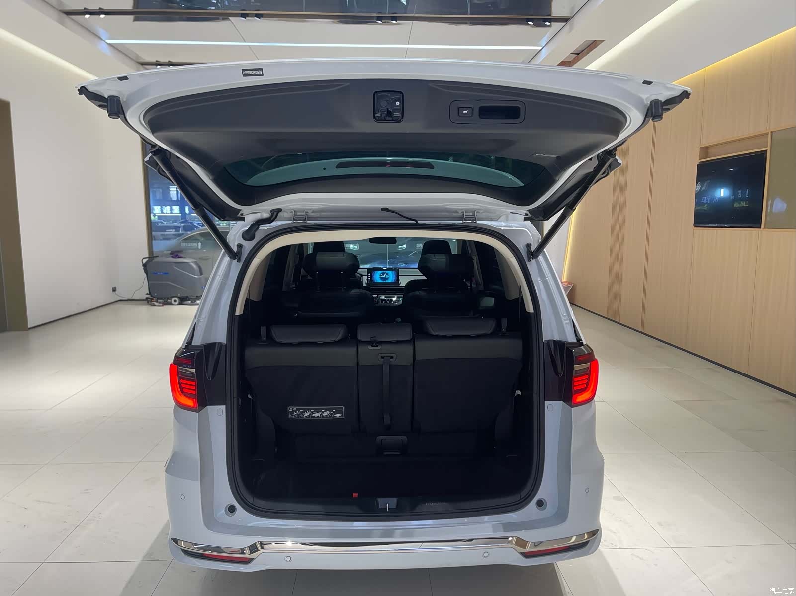 Honda Elysion, 2025 28