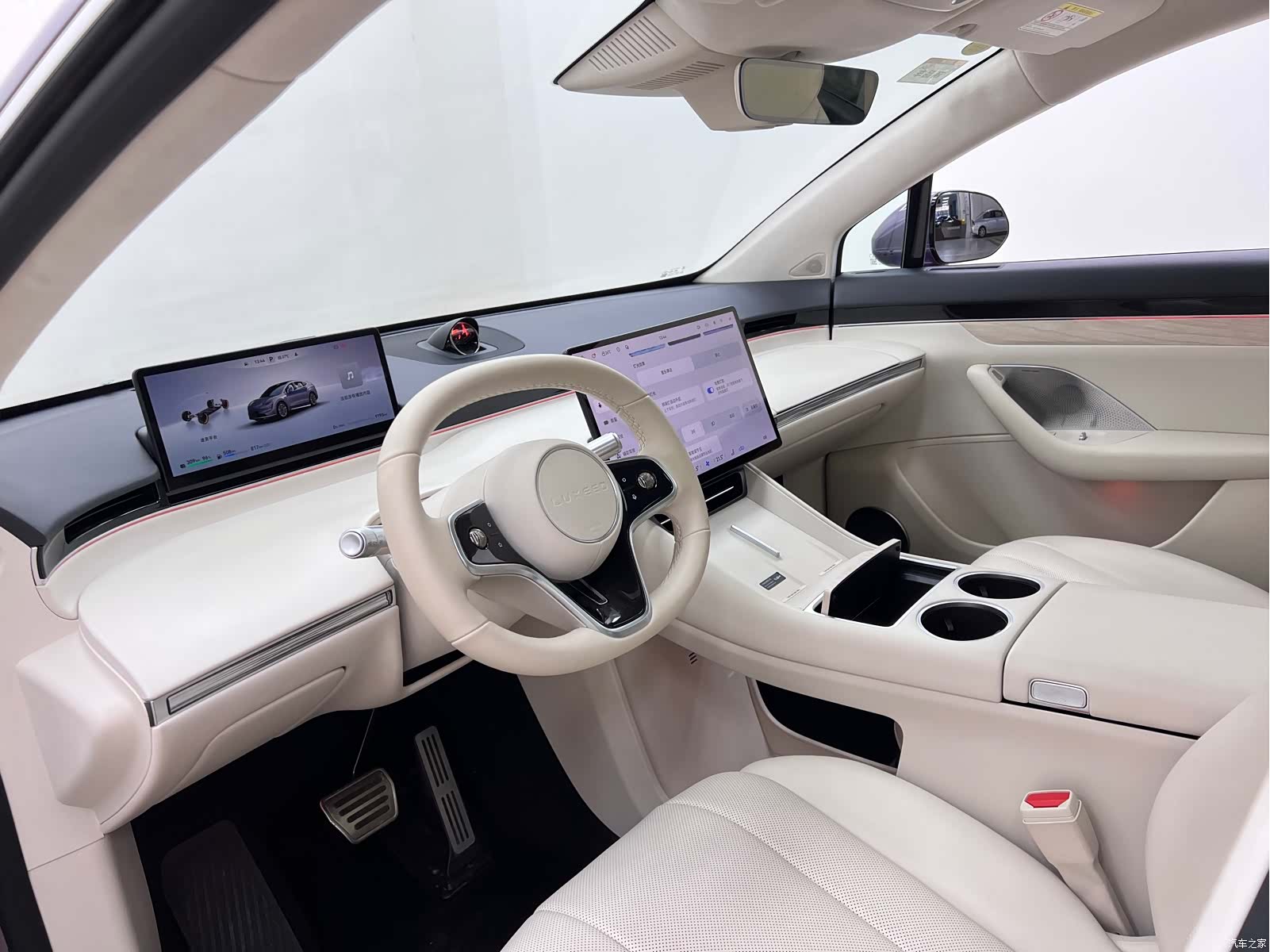 Luxeed R7, 2025 15