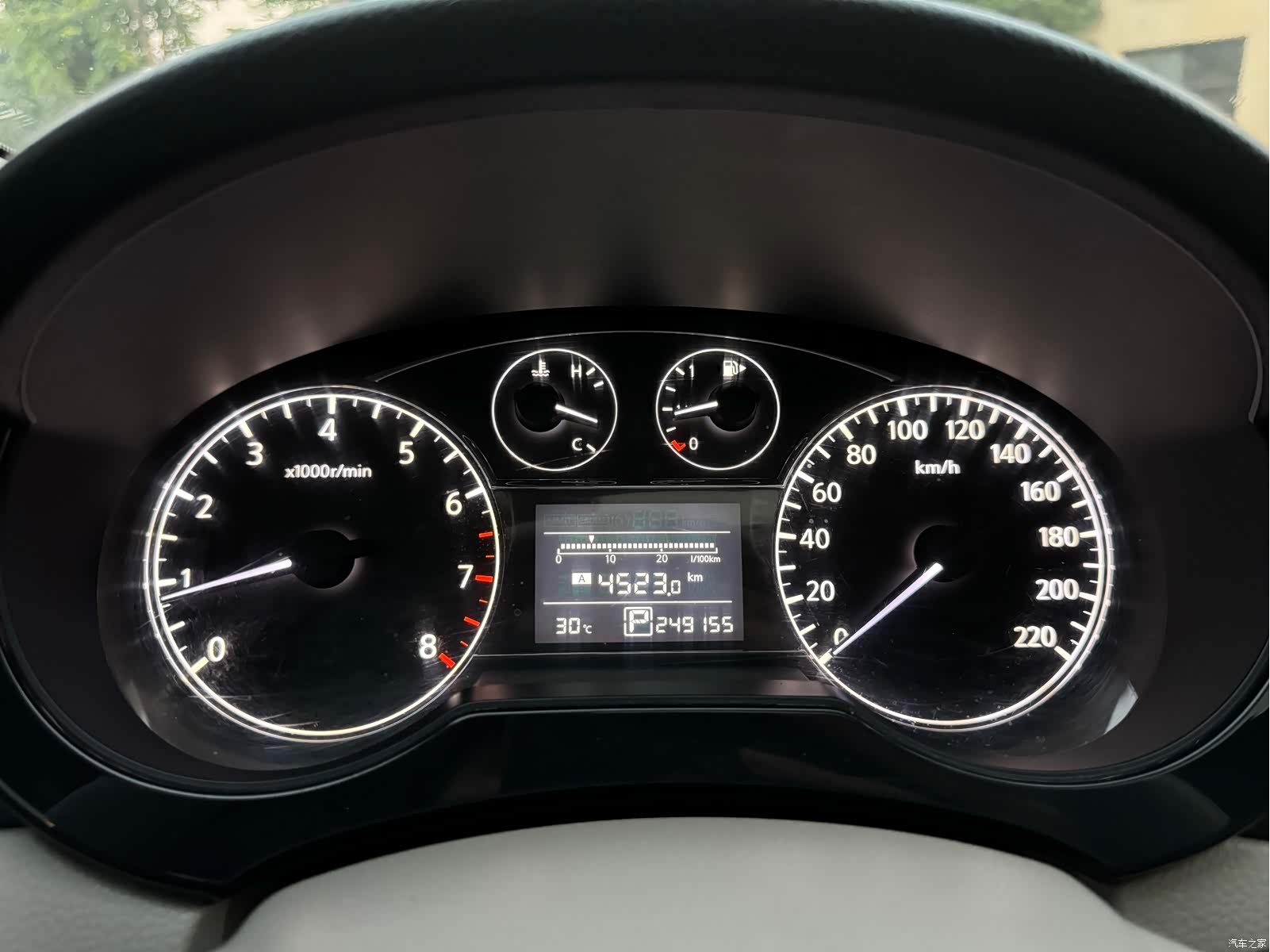Nissan Tiida, 2013 10