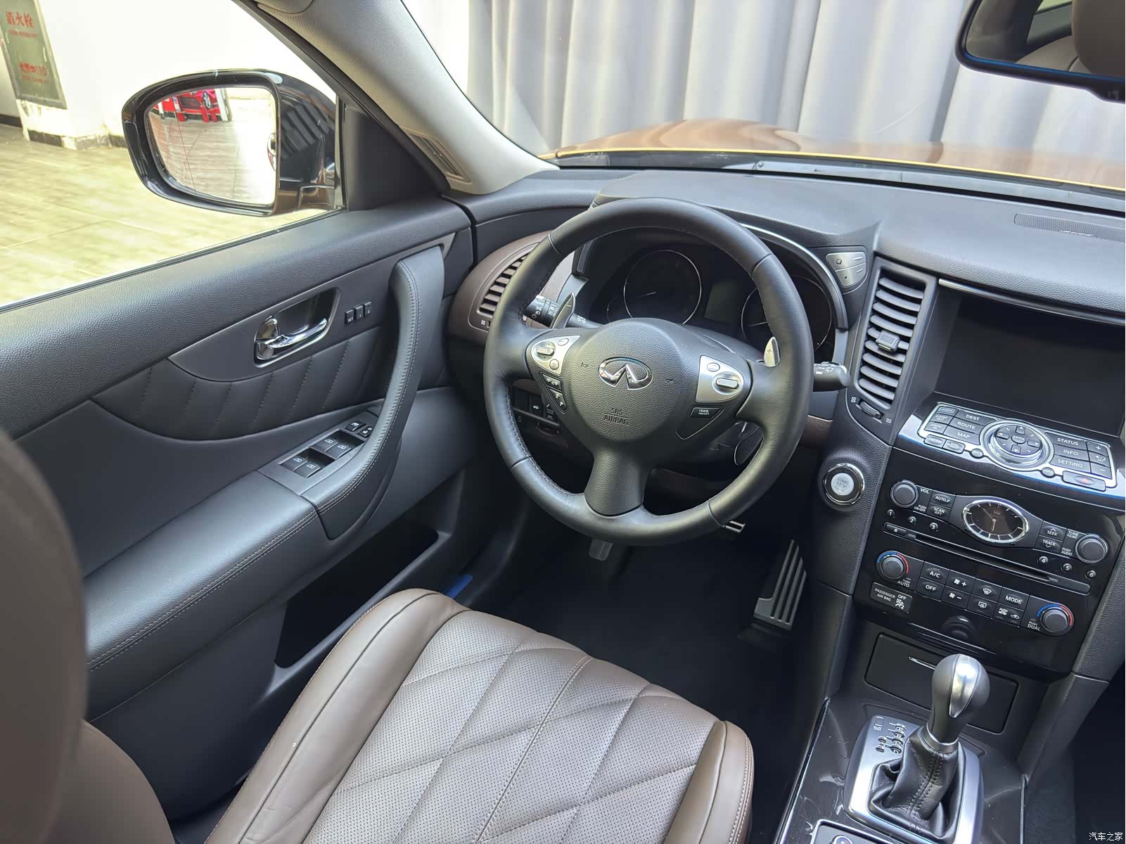 Infiniti FX37, 2013 9