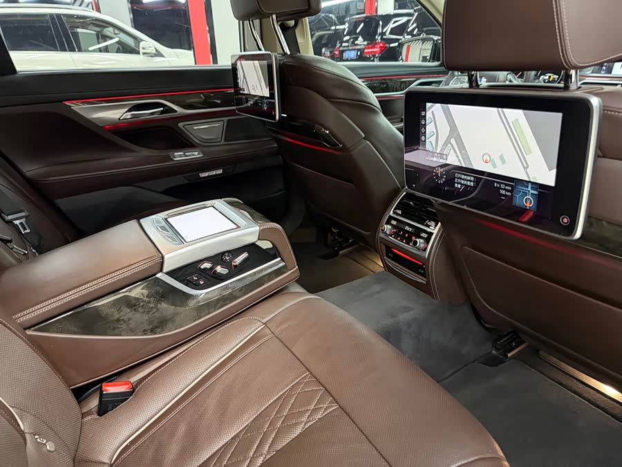 BMW 7-Series 2016, фото 32