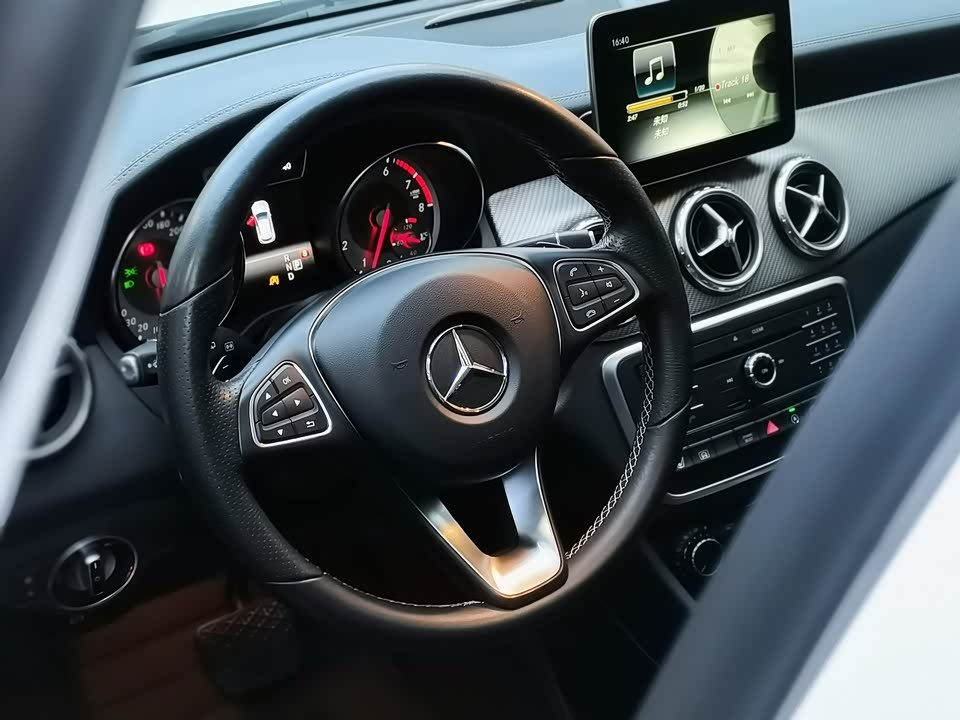 Mercedes-Benz GLA