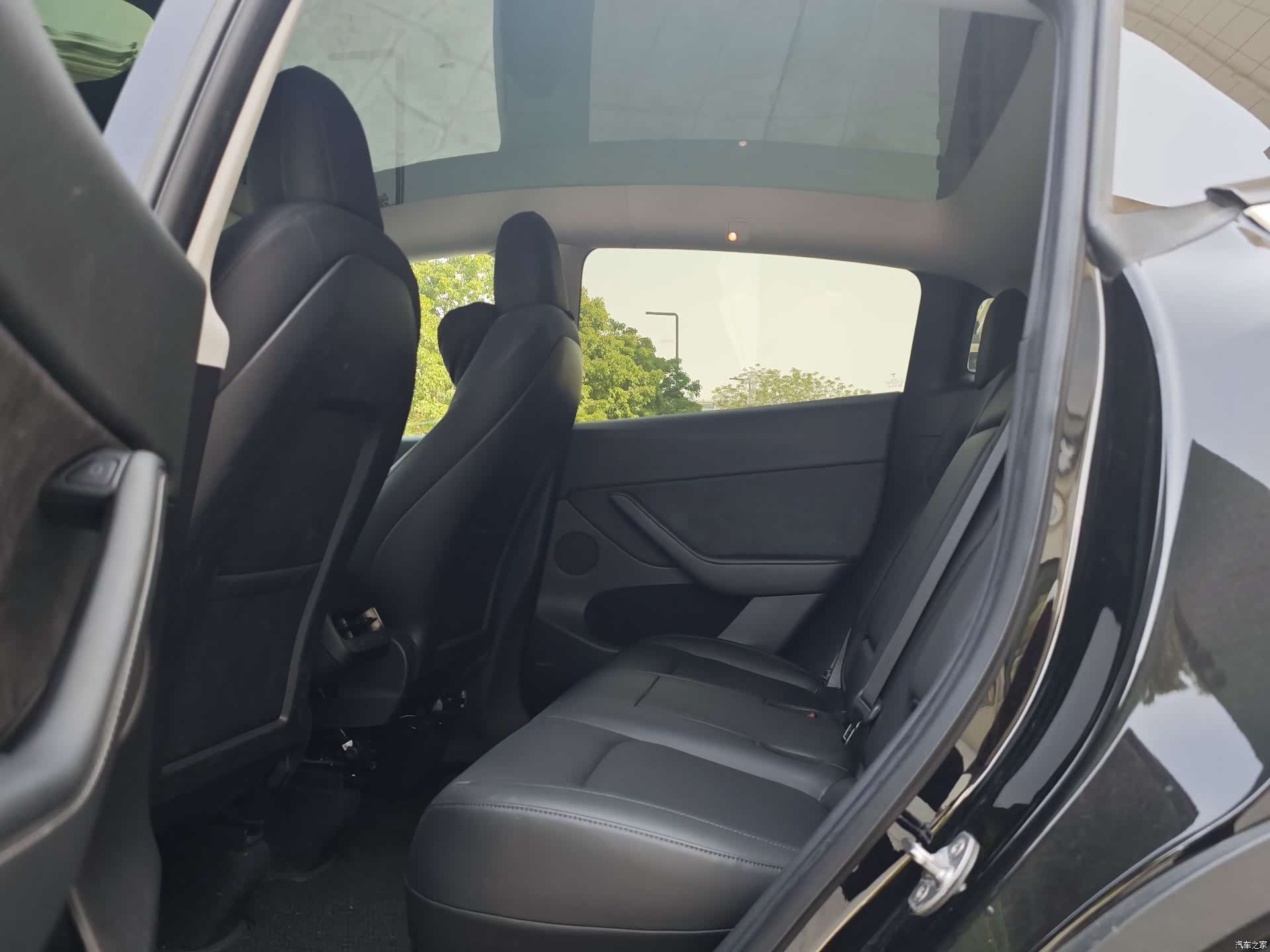 Tesla Model Y, 2021 все фото