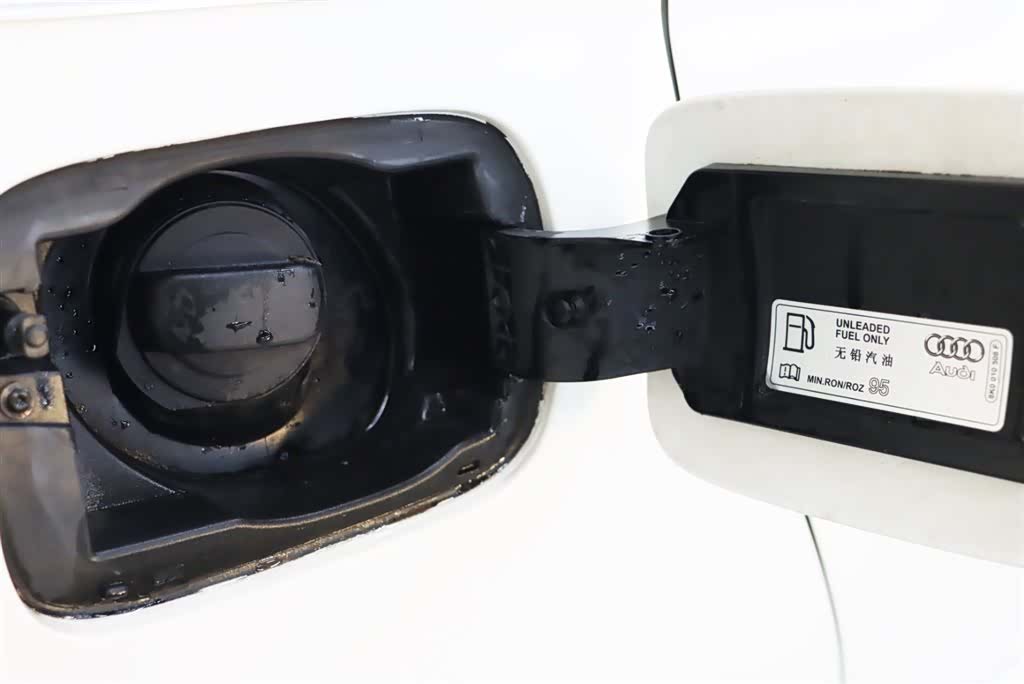 Audi A4L, 2014 28