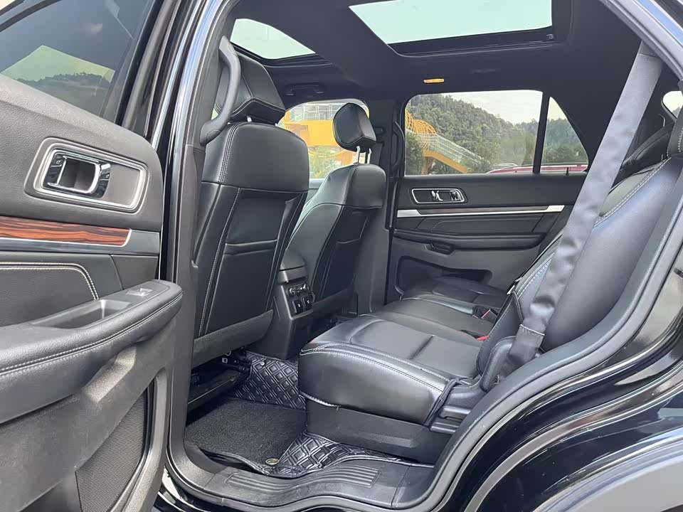 Ford Explorer Ford Explorer