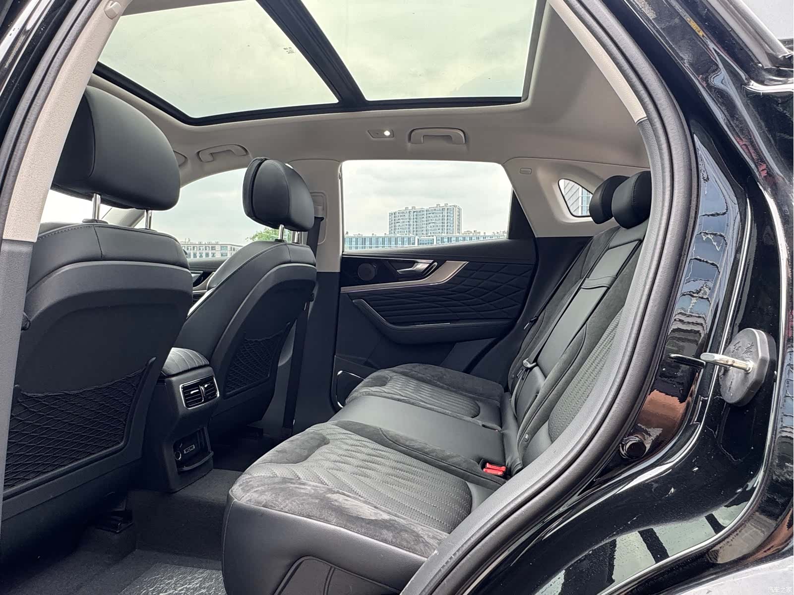 Hongqi HS5, 2022 10